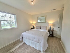 2 slaapkamers, een strijkplank/strijkijzer, wifi, beddengoed