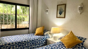 Room - Skol Marbella 118C Beachfront Central with pool & wifi (Marbella)