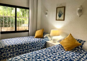 Room - Skol Marbella 118C Beachfront Central with pool & wifi (Marbella)