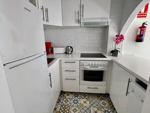 Fridge, microwave, oven, stovetop - 1. Skol Marbella 328C (Marbella)