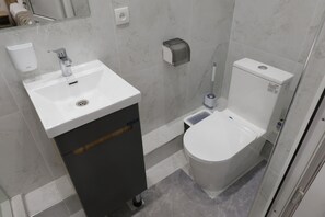 Standard Quadruple Room | Bathroom - Apricot Lodge (Bishkek)