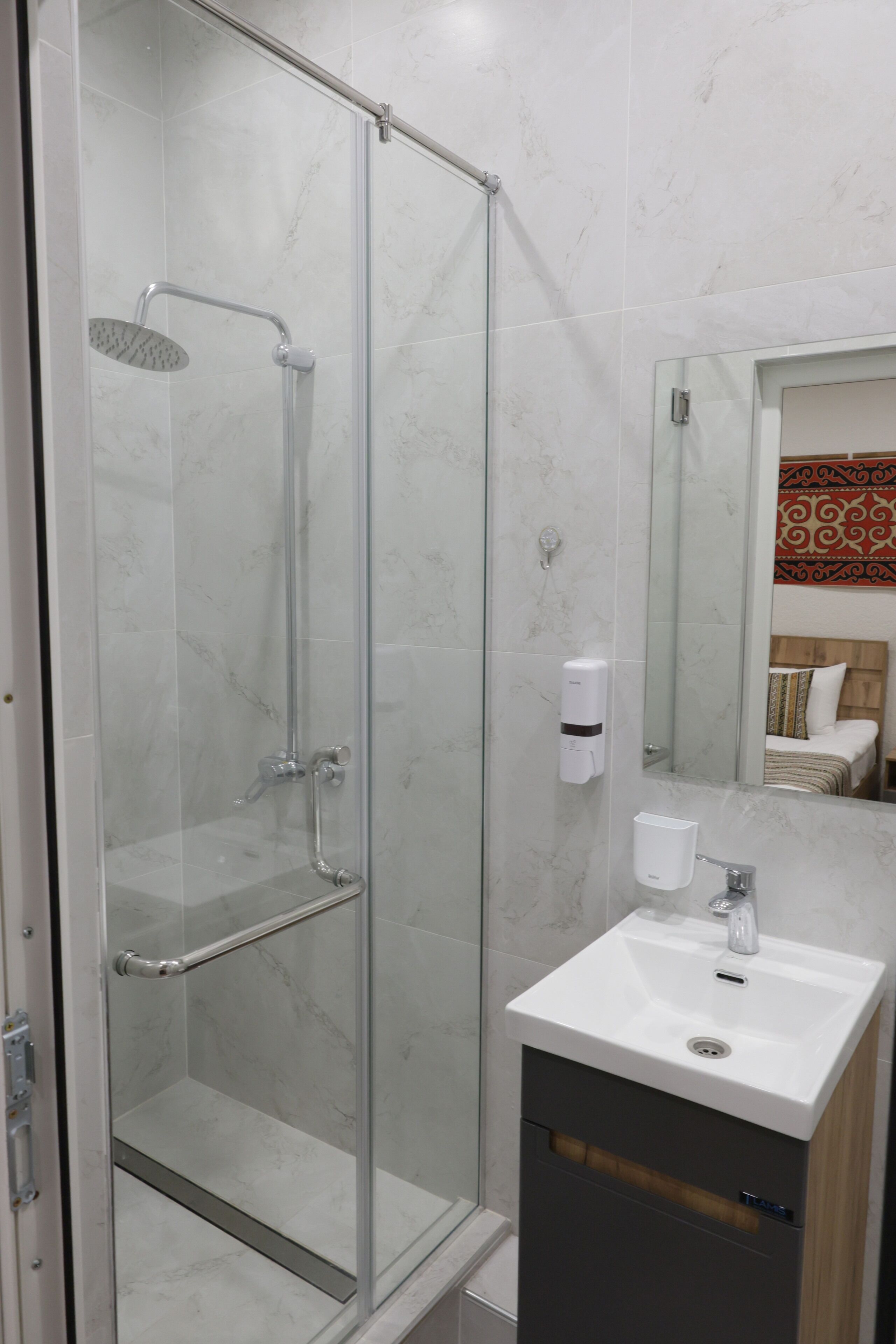 Standard Quadruple Room | Bathroom