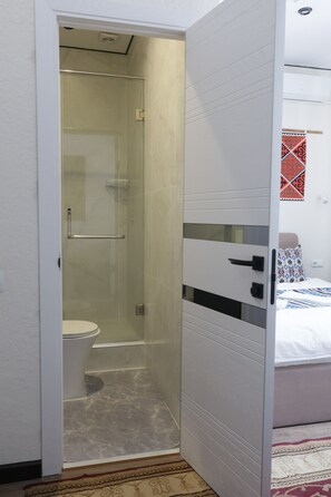 Standard Double Room | Bathroom - Apricot Lodge (Bishkek)