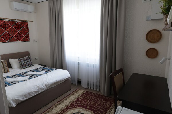 Apricot Lodge - Bishkek