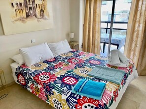 Room - 1. Skol Marbella 244C (Marbella)