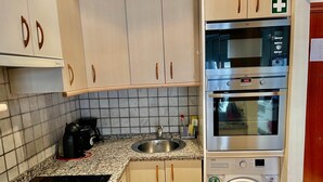 Fridge, microwave, oven, stovetop - 1. Skol Marbella 244C (Marbella)