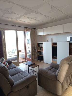 Living area - Vrbo Property (Vilanova i la Geltrú)