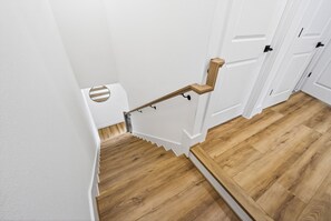 Interior - Emerald Luxe, Modern Townhome, 4 Min to Downtown (Houston)