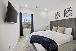 3 bedrooms, free WiFi, bed sheets - Emerald Luxe, Modern Townhome, 4 Min to Downtown (Houston)