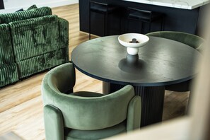 Dining - Emerald Luxe, Modern Townhome, 4 Min to Downtown (Houston)