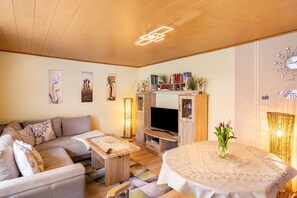 Living area - Holiday Apartment for 2 People (42 m²) in Wernigerode (Wernigerode)