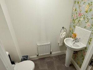 Bruser, håndklæder, Sæbe, Toiletpapir