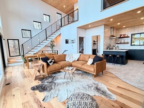 Living area - Walk to Ski Lift — Luxe Beech Mountain Home, Sleeps 10 (Banner Elk)