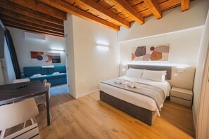 Room - Della Scala House • Elegance with balcony 3 min from the Arena (Verona)