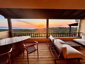 Outdoor dining - Holiday Home 'Calipso' with Sea View, Wi-Fi and Air Conditioning (Stintino)