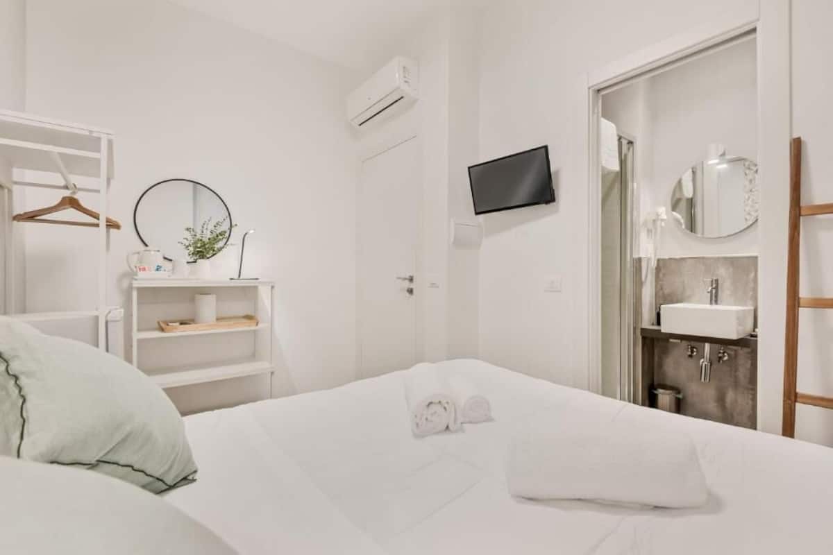 ห้องซิงเกิล, เตียงเดี่ยวขนาดใหญ่ 1 เตียง, เครื่องปรับอากาศ | โต๊ะทำงาน, Wi-Fi ฟรี, ผ้าปูที่นอน