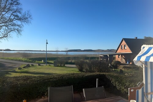 Haus Boddenkieker 1 Rügen in Mönchgut – Ferienwohnung mit Meerblick und Südterrasse