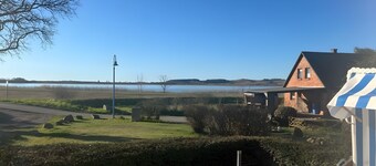Haus Boddenkieker 1 Rügen in Mönchgut – Ferienwohnung mit Meerblick und Südterrasse