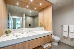 Shower, hair dryer, towels, soap - Walk to Everything Stylish 1BR in the Heart of Downtown- 1 Block from Brightline (Miami)