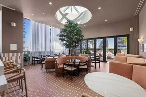 Dining - Walk to Everything Stylish 1BR in the Heart of Downtown- 1 Block from Brightline (Miami)