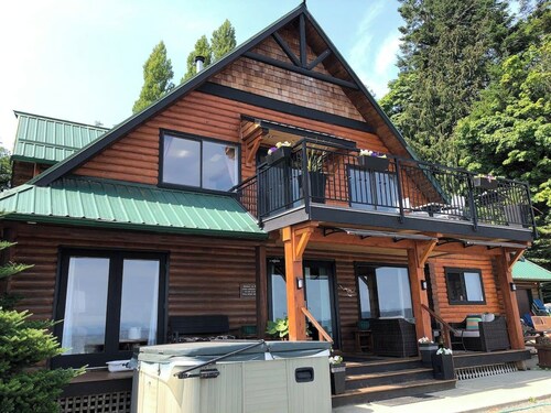 Family Oceanfront Log Home Watercraft Included