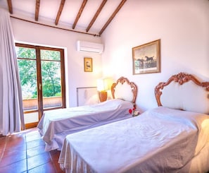 Internet, bed sheets - Exclusive villa in Sabina with a view and a pool (Magliano Salvina)