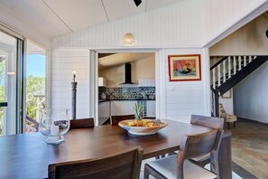 Dining - Villa Vue-Belle • 3 Ensuite Bedrooms • Pool • 5 min Walk to the Beach (Saint-Paul)