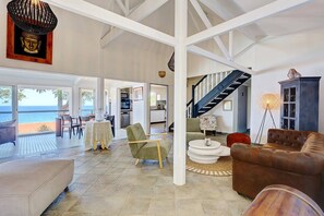 Smart TV, stereo - Villa Vue-Belle • 3 Ensuite Bedrooms • Pool • 5 min Walk to the Beach (Saint-Paul)