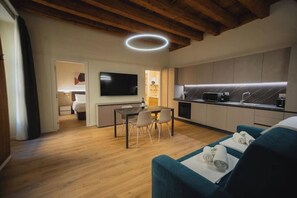 Interior - Verona in Love: 2 steps from the Arena | Modern Elegance with Private Balcony (Verona)