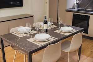 Dining - Verona in Love: 2 steps from the Arena | Modern Elegance with Private Balcony (Verona)