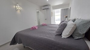 1 bedroom, iron/ironing board, free WiFi, bed sheets - Amazing Sea View | Albufeira Center | Pool | 8 min to Beach (Albufeira)