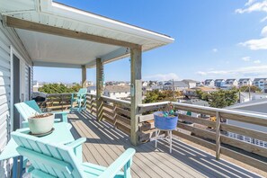 Property grounds - Sun Realty pet-friendly centrally-located oceanside home in KDH! (Kill Devil Hills)