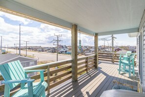 Property grounds - Sun Realty pet-friendly centrally-located oceanside home in KDH! (Kill Devil Hills)