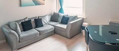 Condo familiar, para no fumadores, no se aceptan mascotas | Área de sala de estar