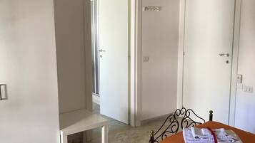 Chambre Classique avec lits jumeaux | Bureau, Wi-Fi gratuit