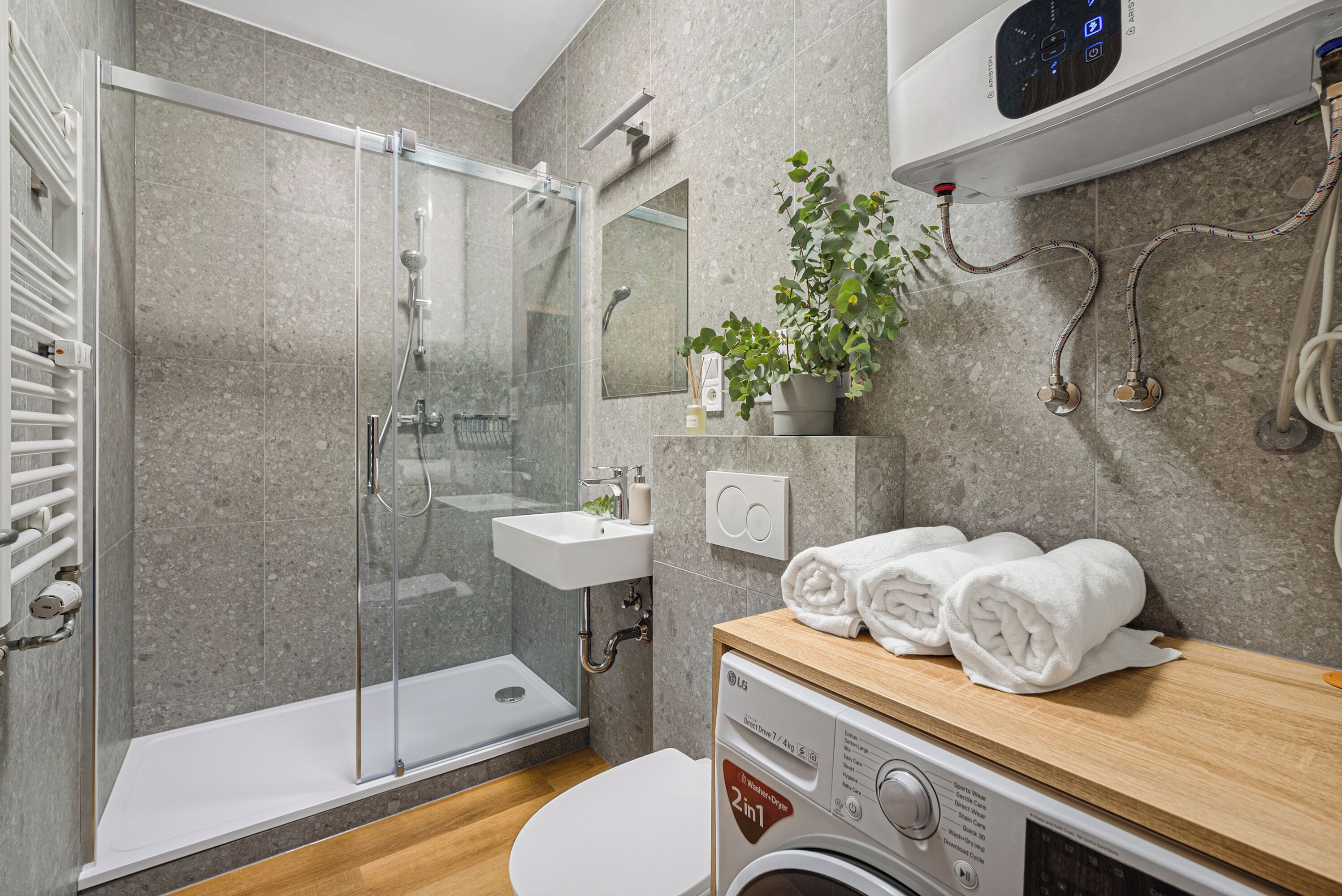Deluxe Apartment, City View | Bathroom