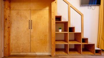 Deluxe Apartment, City View | Interior