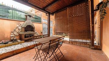 Appart'hôtel, vue jardin | Restauration extérieure