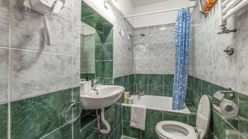 Appart'hôtel, vue jardin | Salle de bain