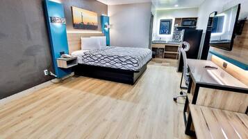 Double Room, 2 Queen Beds, Kitchenette