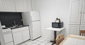Quarto casal, 2 camas Queen, cozinha americana | Cozinha privada