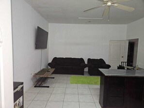 Living area - Cozy 2-bedroom apartment with AC in perfect Tower Isle (Tower Isle)