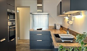 Fridge, microwave, oven, dishwasher - Cottage with garden, spa and close to lake (La Teste-de-Buch)