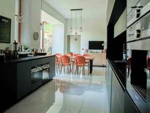 Fridge, microwave, oven, dishwasher - Villa Bagatelle Aix-les-Bains (Aix-les-Bains)