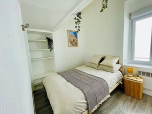 Room - Bright apartment near the Arena and train station (Nîmes)