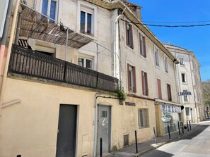 Exterior - Bright apartment near the Arena and train station (Nîmes)