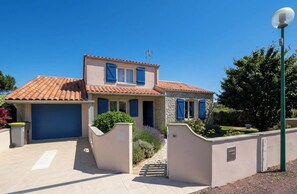 Exterior - Spacious home near the sea and Clemenceau (Saint-Vincent-sur-Jard)