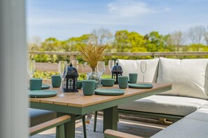 屋外ダイニングエリア