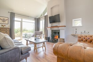 TV, fireplace - 4 Bed in Bushmills (oc-b31852) (Bushmills)
