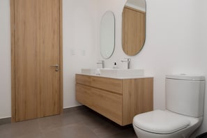 Apartment, 2 Bedrooms | Bathroom